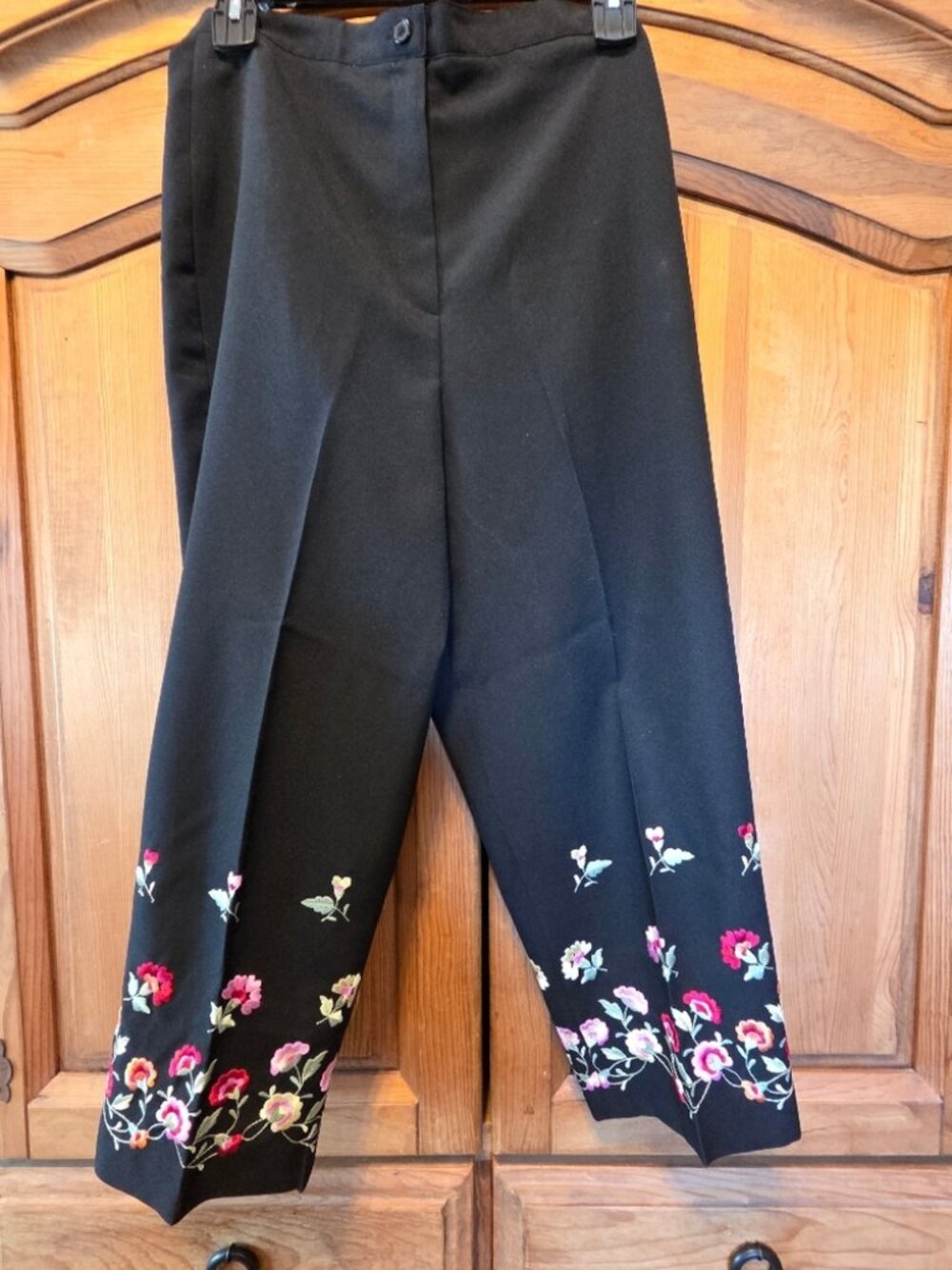 Larry Levine Sport Stretch Polyester Black Pants Embroidered Flowers Sz 12 NWOT